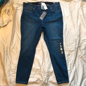 Torrid Premium Jeans. Size 20R Bombshell Skinny.